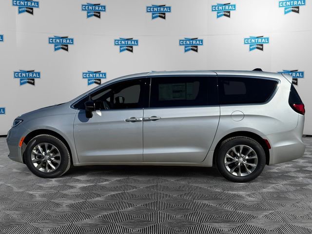 New 2026 Chrysler Pacifica Select image 2