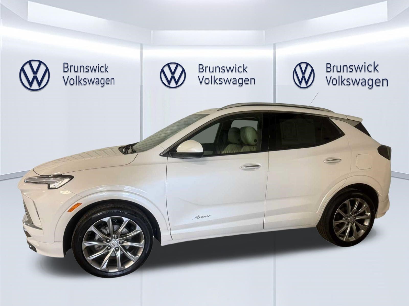Used 2025 Buick Encore GX Avenir w/ Avenir Convenience Package FWD image 2