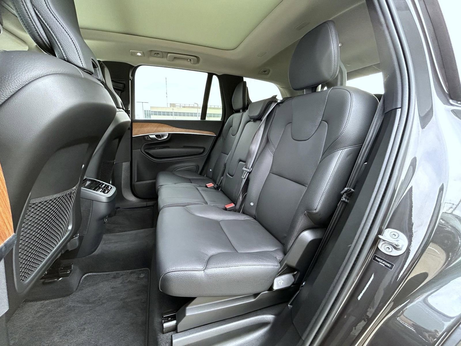 Used 2024 Volvo XC90 B6 Plus image 21