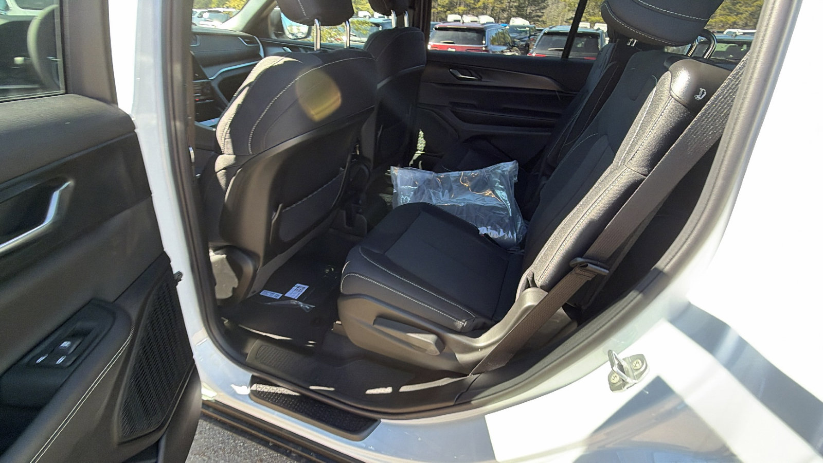 New 2026 Jeep Grand Cherokee L Laredo image 19