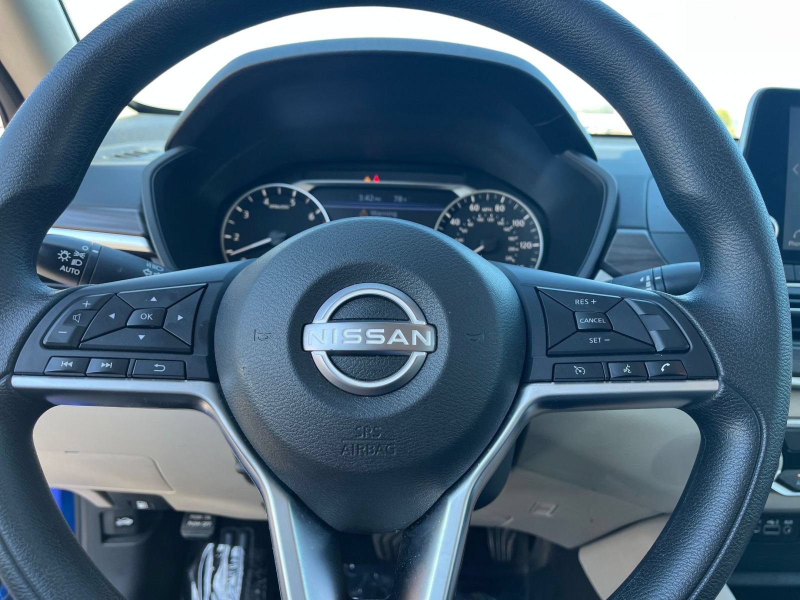 Used 2025 Nissan Altima 2.5 SV FWD image 29