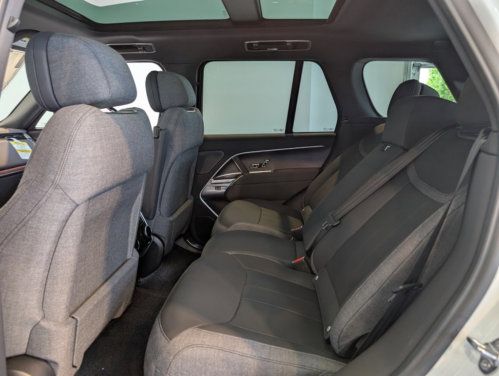New 2025 Land Rover Range Rover SE image 26