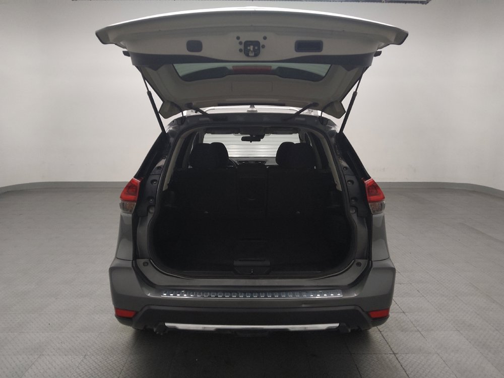 Used 2019 Nissan Rogue S w/ Special Edition Package FWD image 29