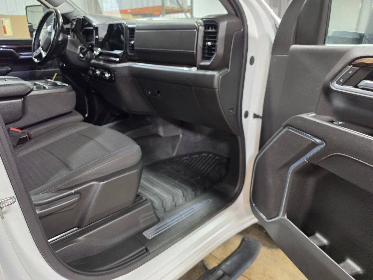 Used 2024 GMC Sierra 3500 SLE w/ SLE Convenience Package AWD/4WD image 19