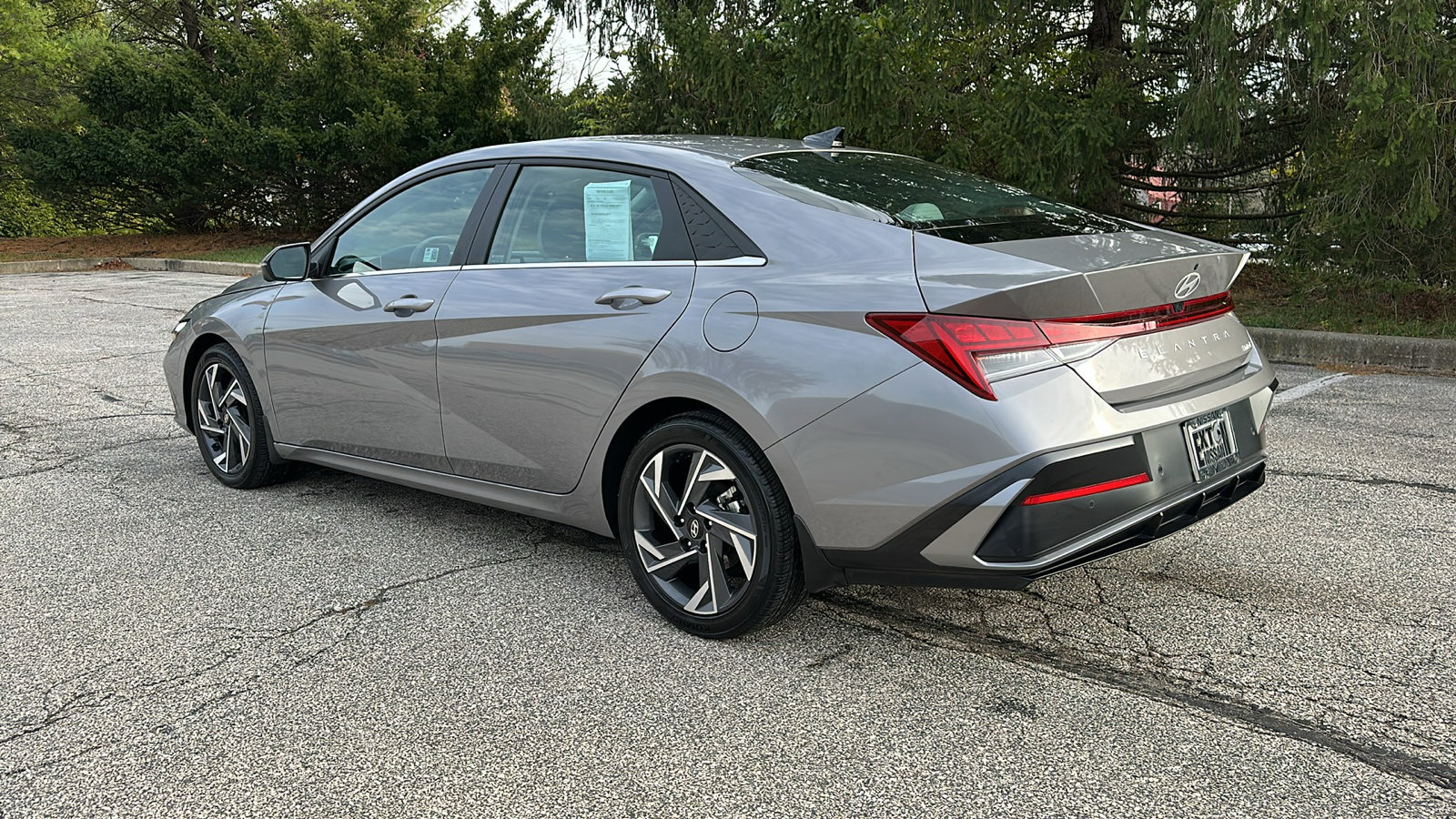 Used 2024 Hyundai Elantra Limited image 7