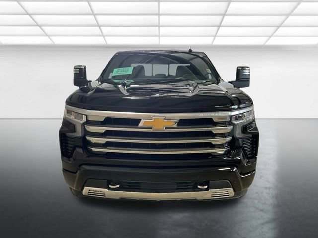 Used 2024 Chevrolet Silverado 1500 High Country w/ High Country Premium Package image 3