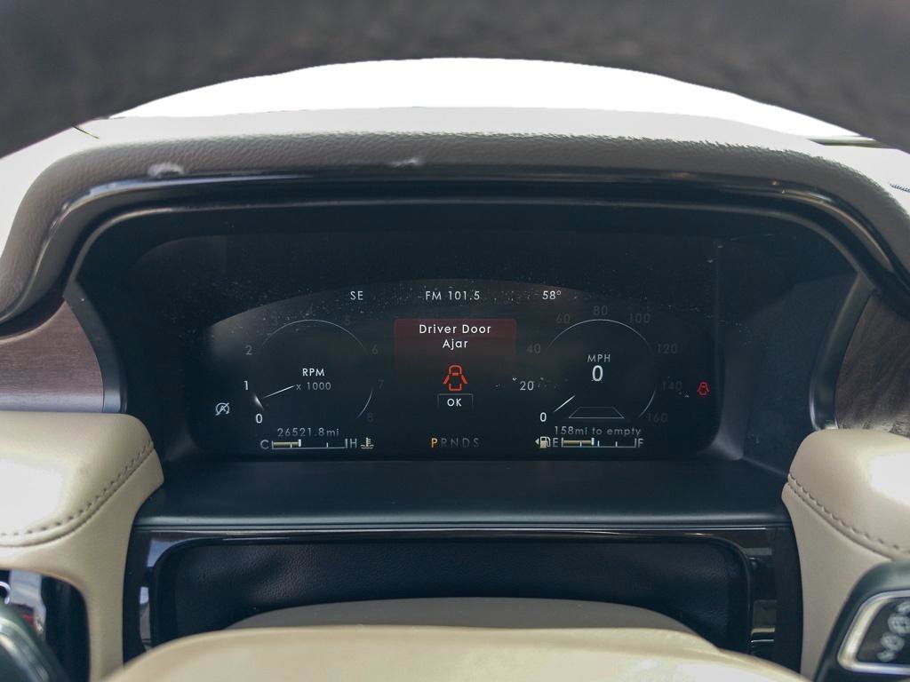 Used 2023 Lincoln Nautilus Reserve w/ Equipment Group 202A image 13