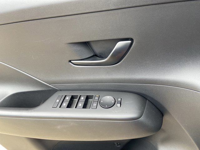 Used 2025 Hyundai Kona SEL FWD image 49