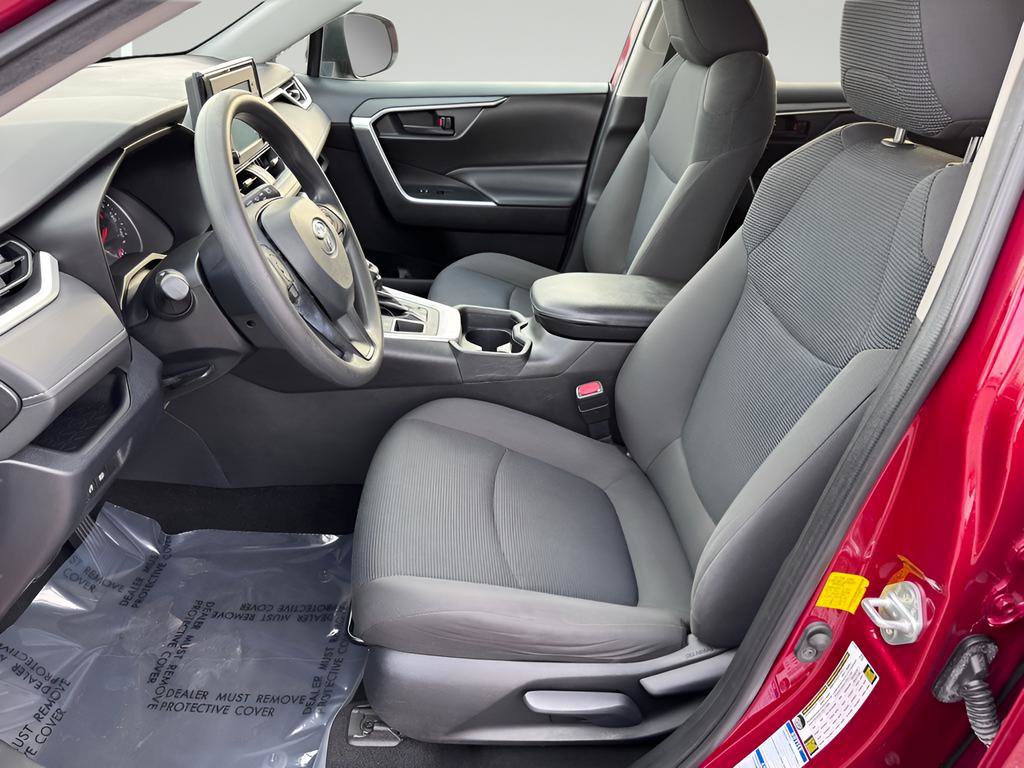 Used 2020 Toyota RAV4 LE image 10