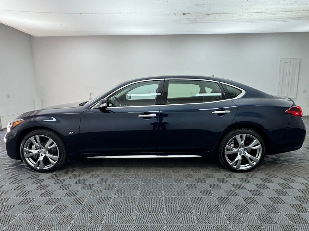 Used 2017 INFINITI Q70 L 3.7 image 12