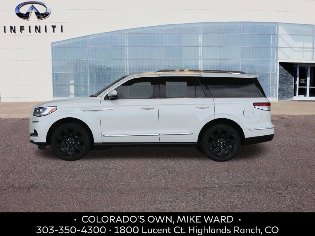 Used 2022 Lincoln Navigator Reserve AWD/4WD image 2