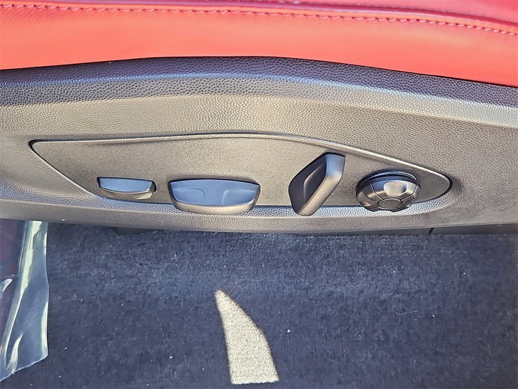 Certified 2025 Porsche Macan 4 Electric image 29