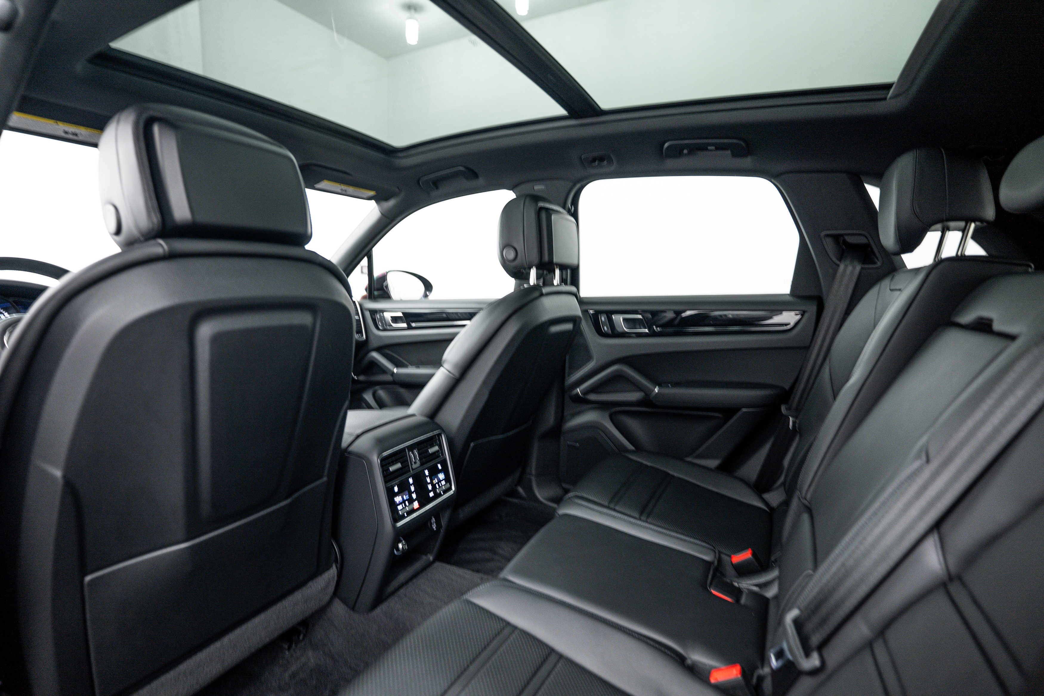 Certified 2023 Porsche Cayenne S AWD/4WD image 23