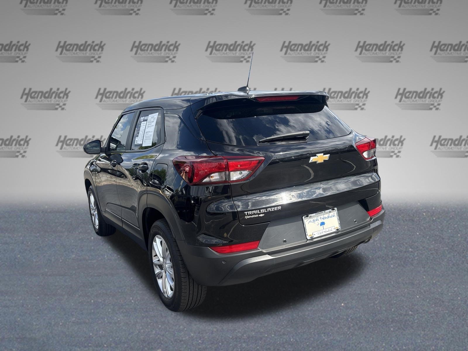 Used 2025 Chevrolet TrailBlazer LS w/ LS Convenience Package FWD image 8