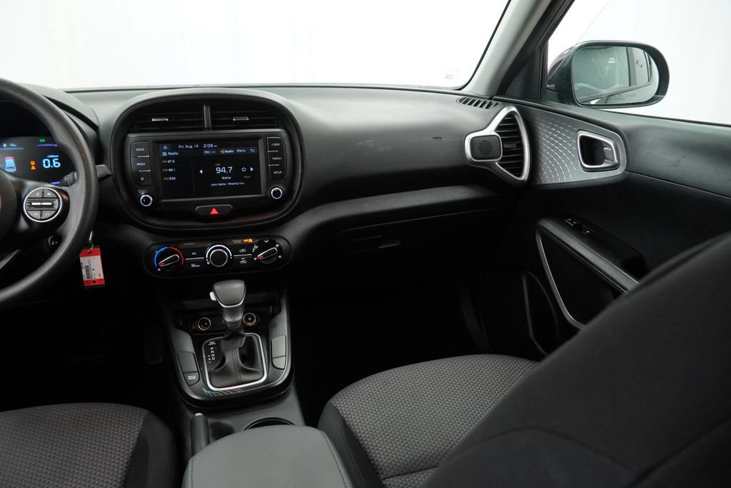 Used 2025 Kia Soul LX w/ LX Technology Package FWD image 15