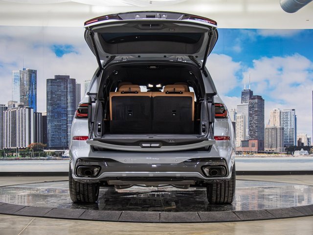 Certified 2025 BMW X7 xDrive40i w/ Executive Package image 12