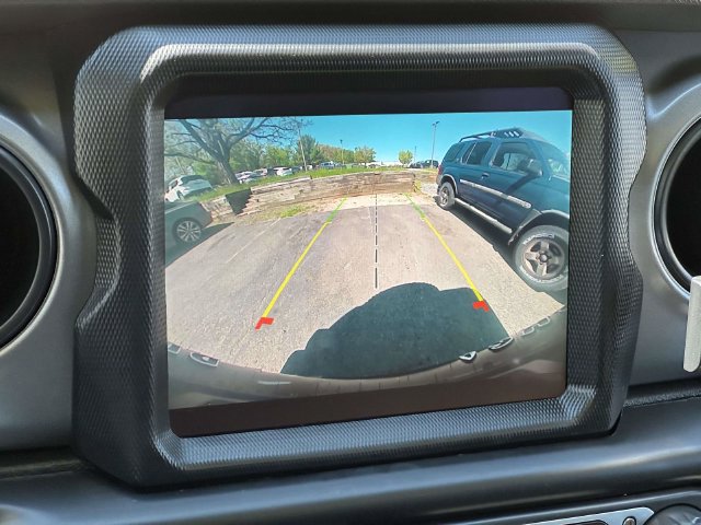 Used 2023 Jeep Wrangler Unlimited w/ Cold Weather Group AWD/4WD image 19