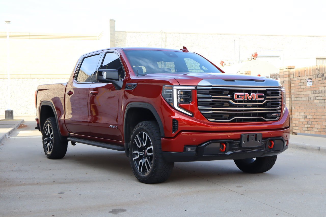 Used 2024 GMC Sierra 1500 AT4 w/ Technology Package AWD/4WD image 2