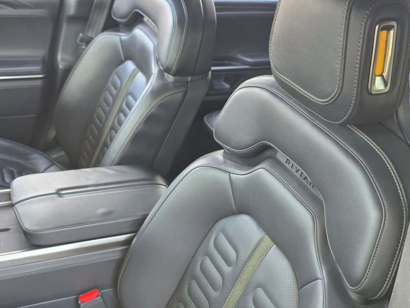 Used 2022 Rivian R1S Launch Edition image 29