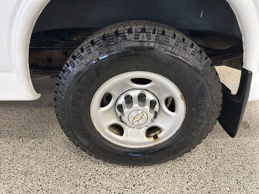 Used 2018 Chevrolet Express 2500 image 22