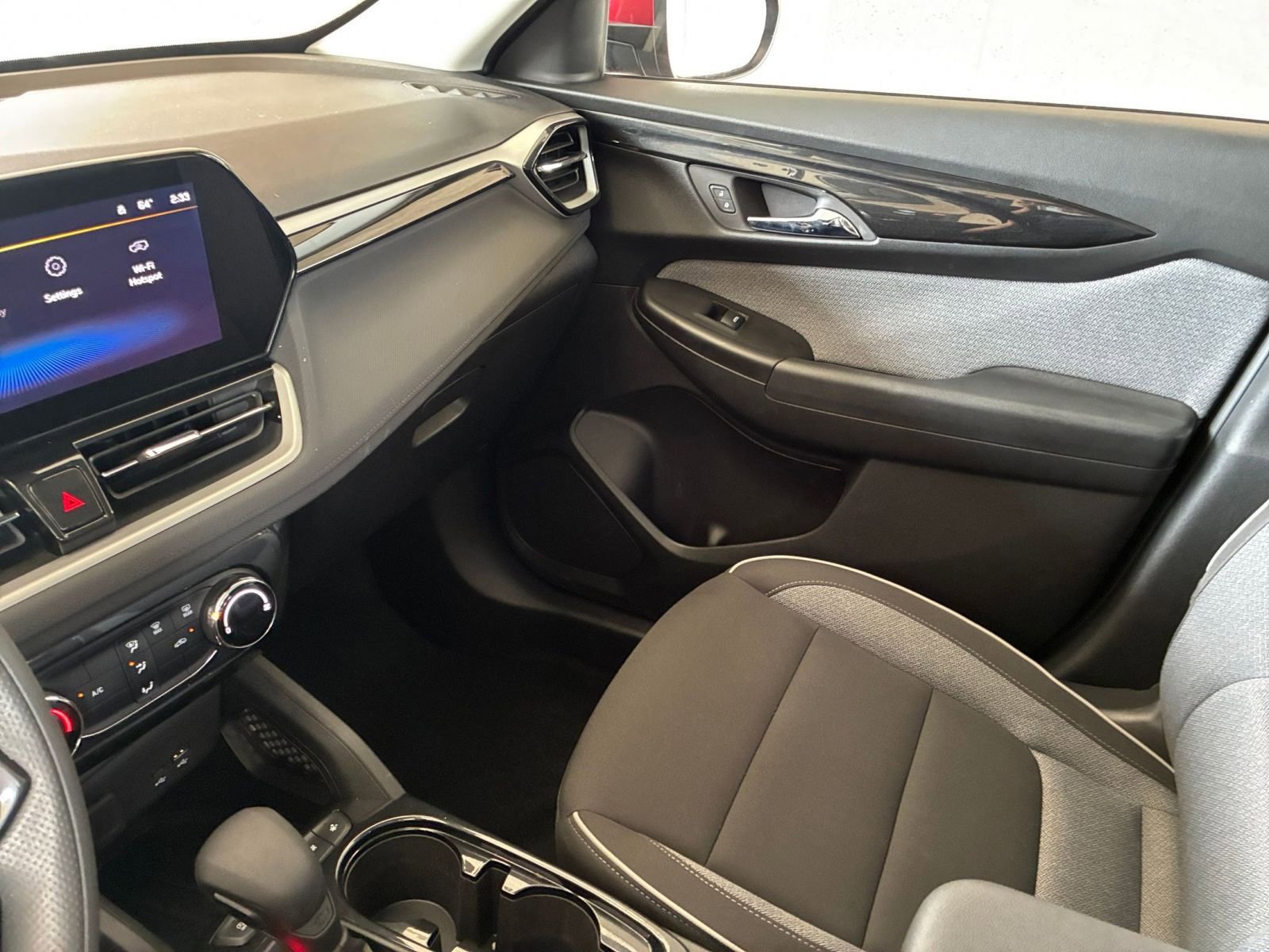 Used 2025 Chevrolet TrailBlazer LT image 34