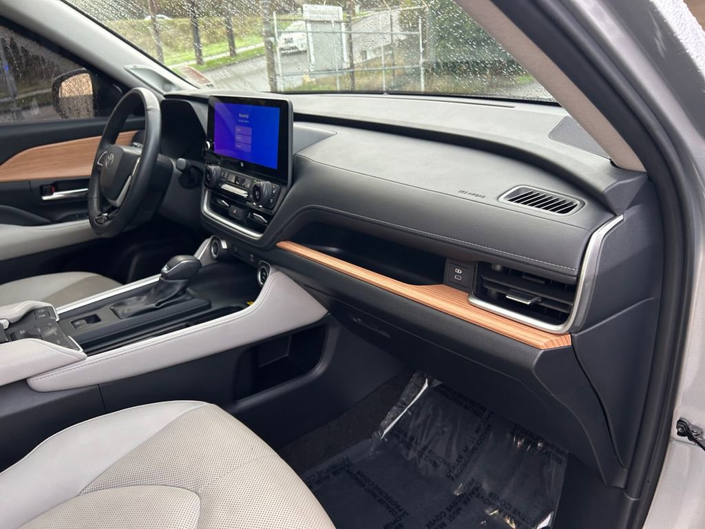 Used 2024 Toyota Grand Highlander Limited image 26