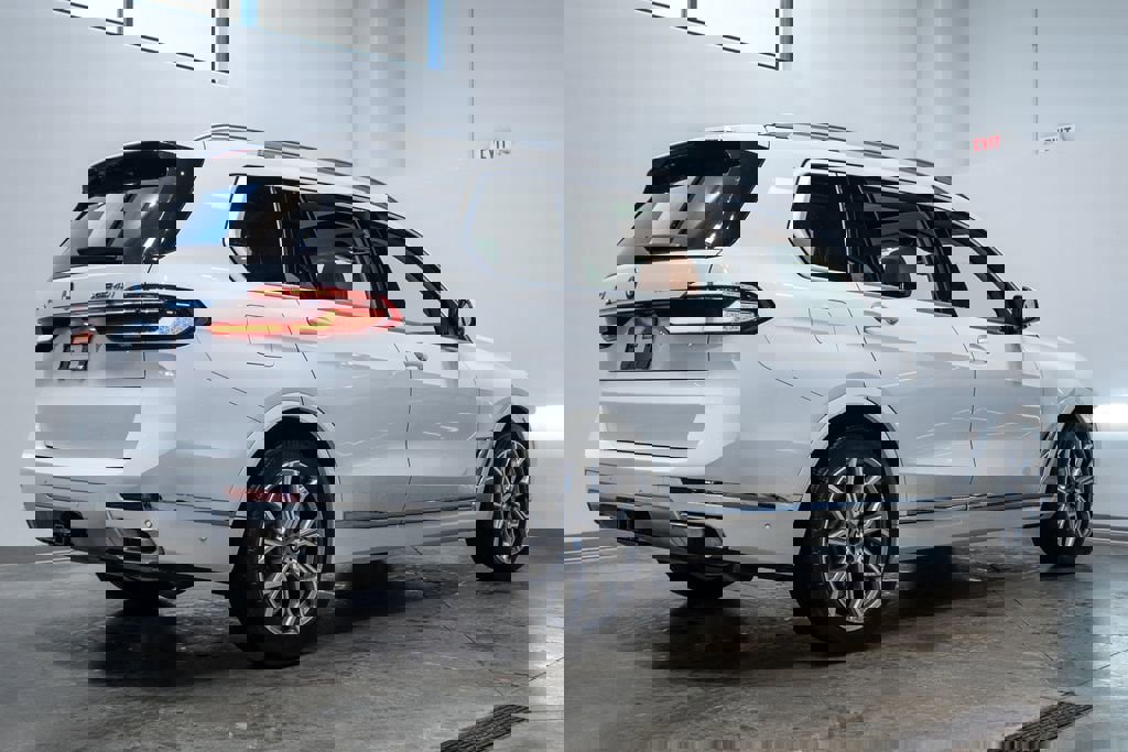 Used 2024 BMW X7 xDrive40i w/ Parking Assistance Package image 7