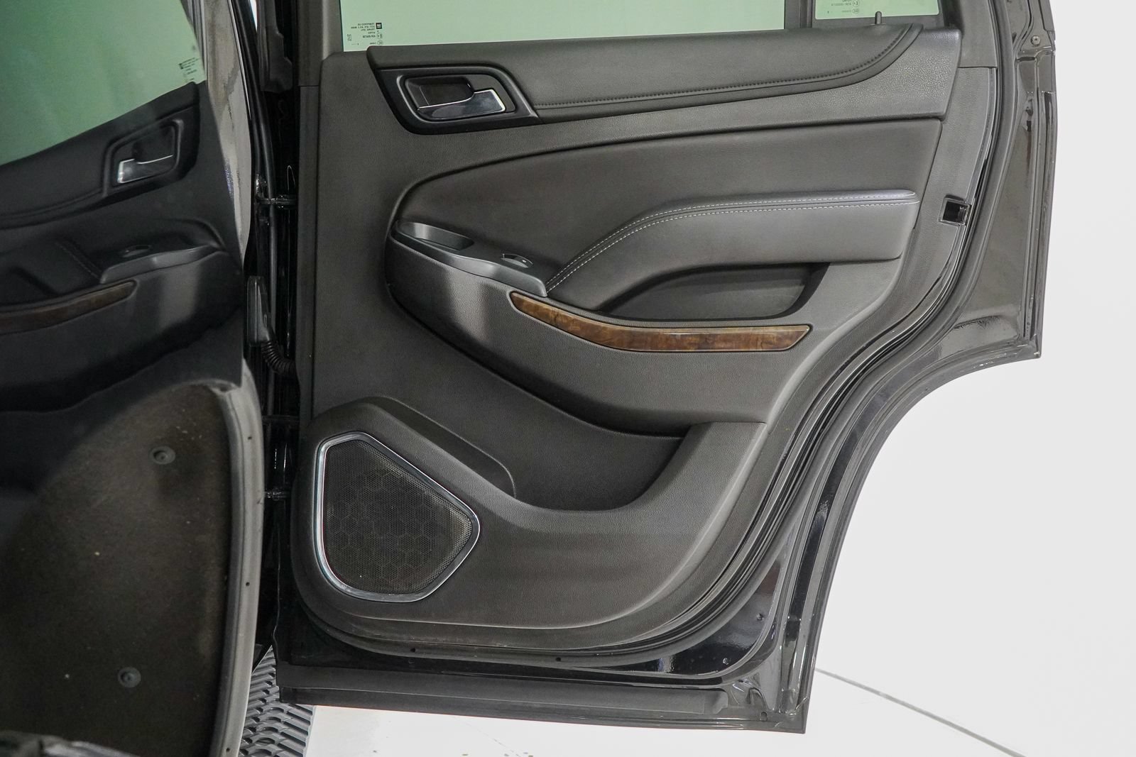 Used 2019 Chevrolet Tahoe LT w/ Luxury Package AWD/4WD image 39