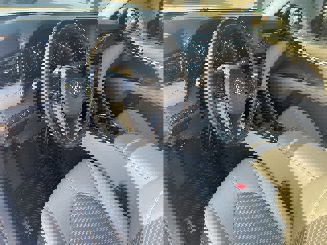 Used 2022 Toyota Camry SE image 9