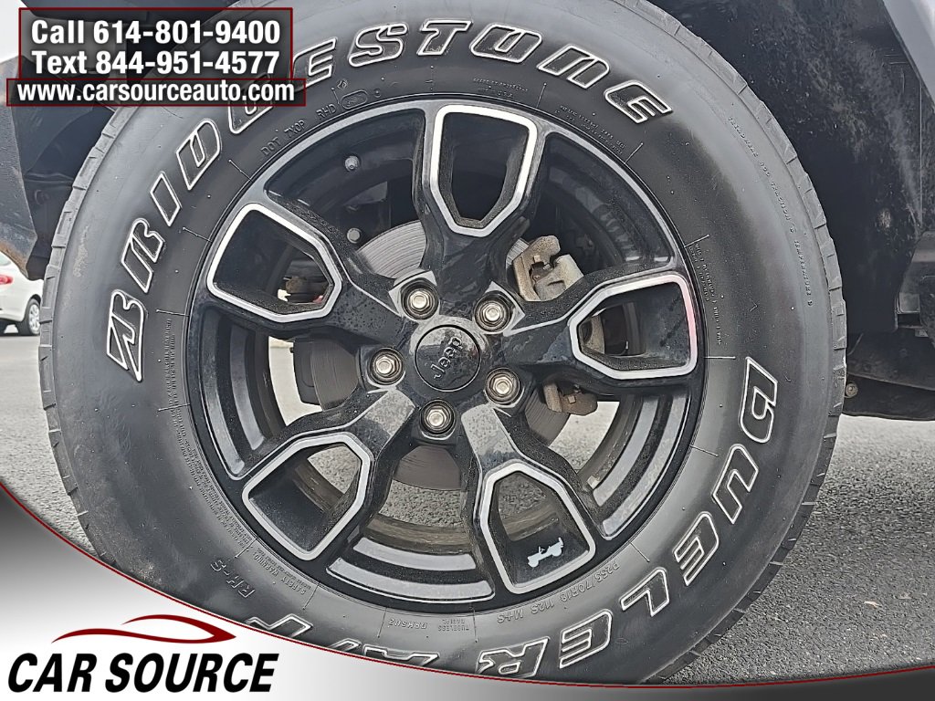 Used 2018 Jeep Wrangler Unlimited Sahara w/ Dual Top Group image 10