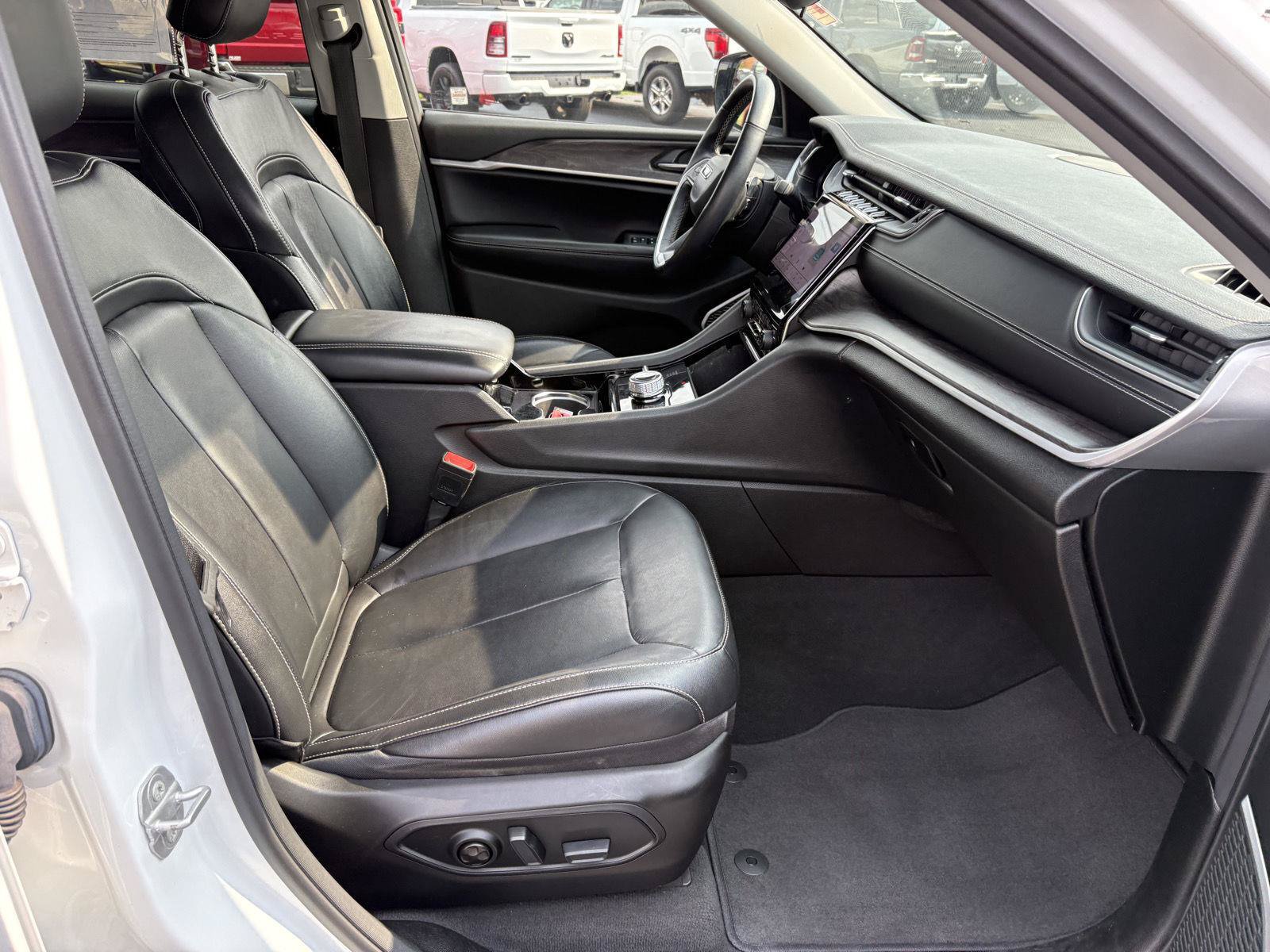Used 2022 Jeep Grand Cherokee L Limited AWD/4WD image 20