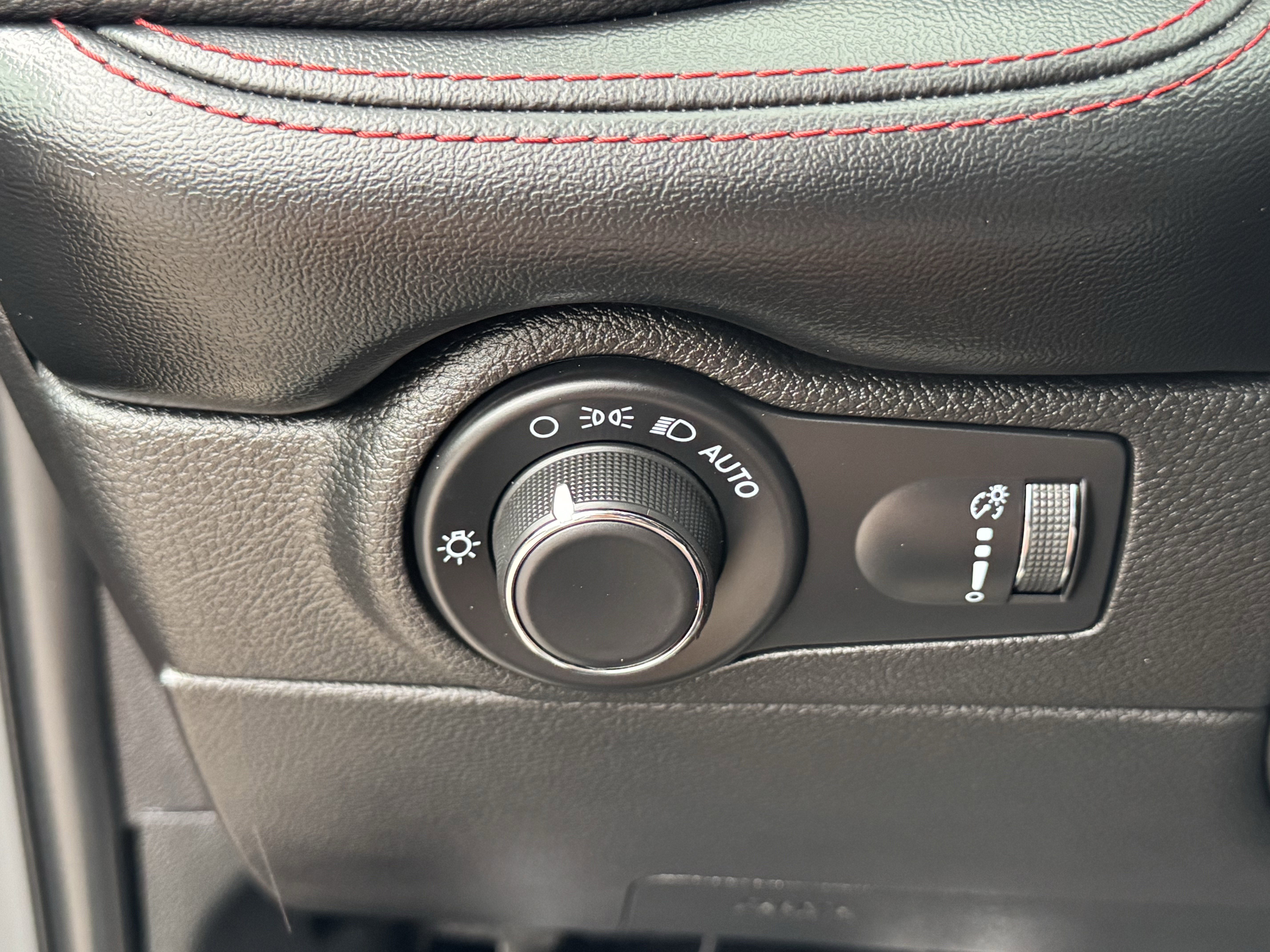 Used 2025 Dodge Durango GT AWD/4WD image 25