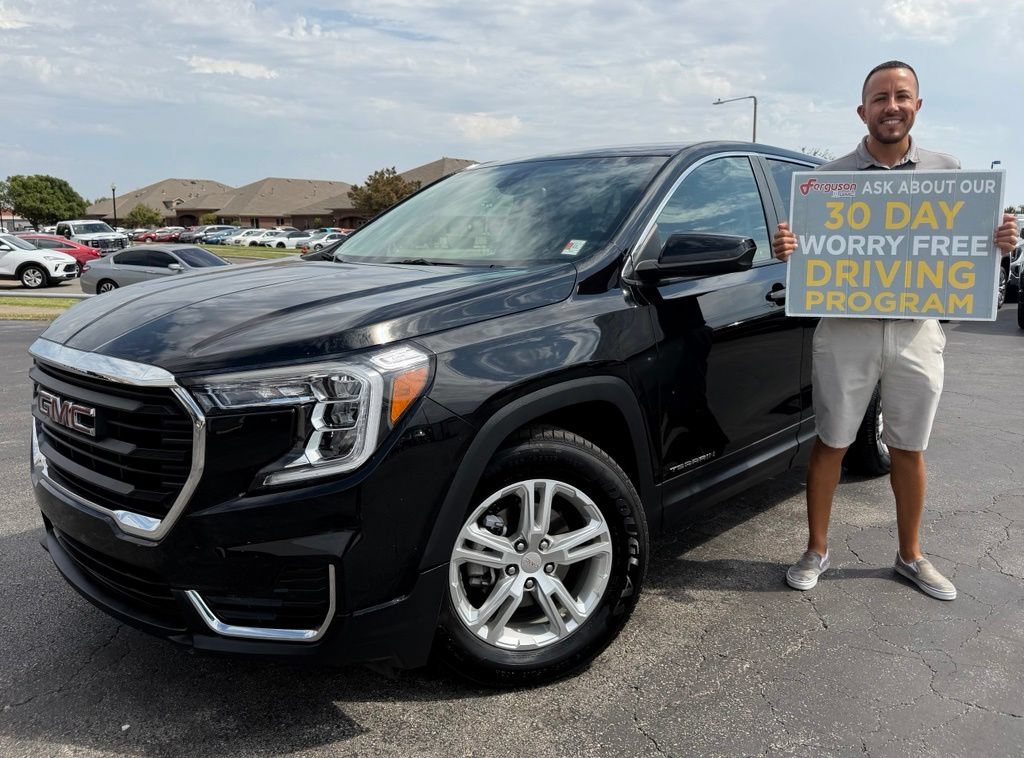 Used 2024 GMC Terrain SLE FWD image 1