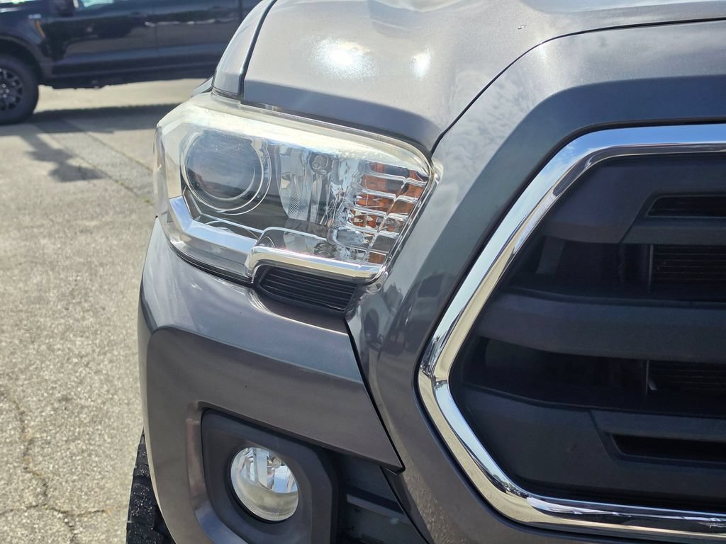 Used 2017 Toyota Tacoma SR5 w/ Tow Package RWD image 13
