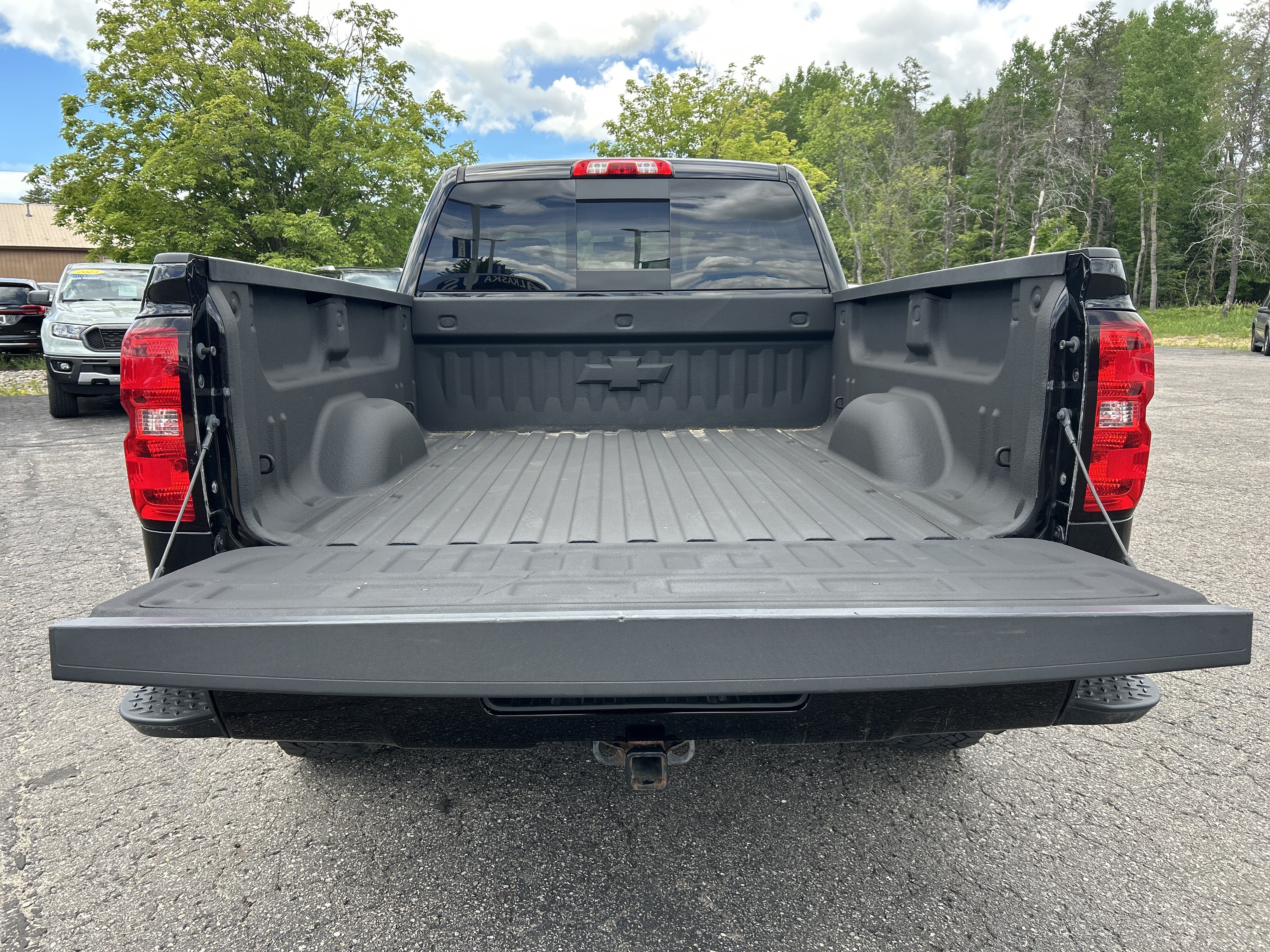 Used 2018 Chevrolet Silverado 1500 LT w/ Midnight Edition AWD/4WD image 9