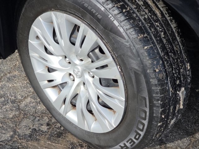 Used 2014 Toyota Camry L image 6