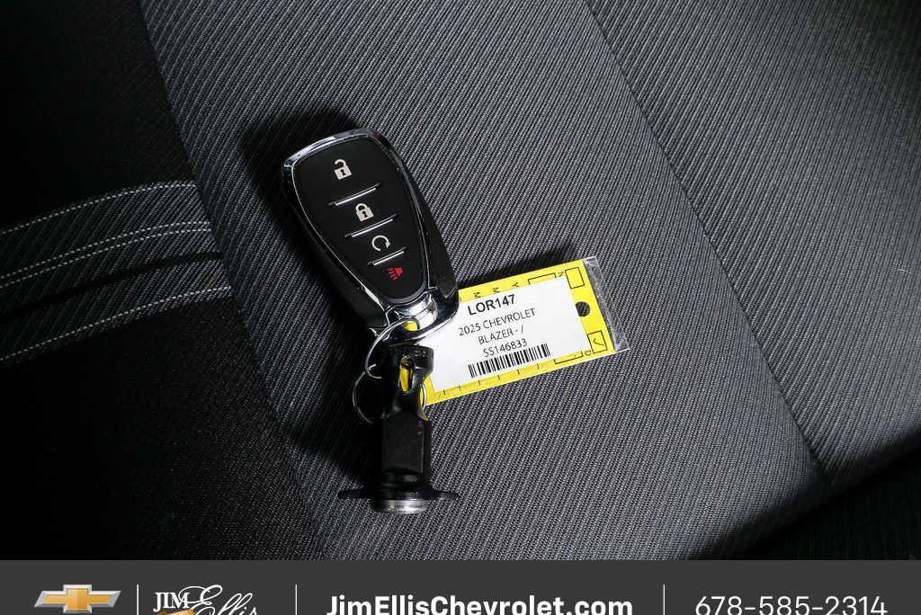 Certified 2025 Chevrolet Blazer LT FWD image 23