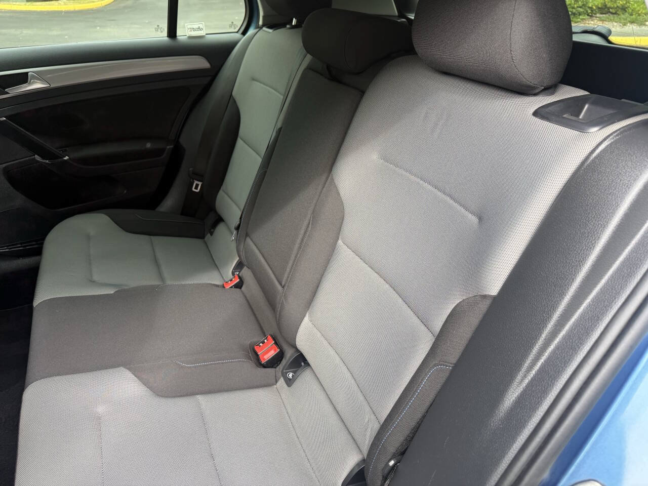 Used 2016 Volkswagen e-Golf SE FWD image 23