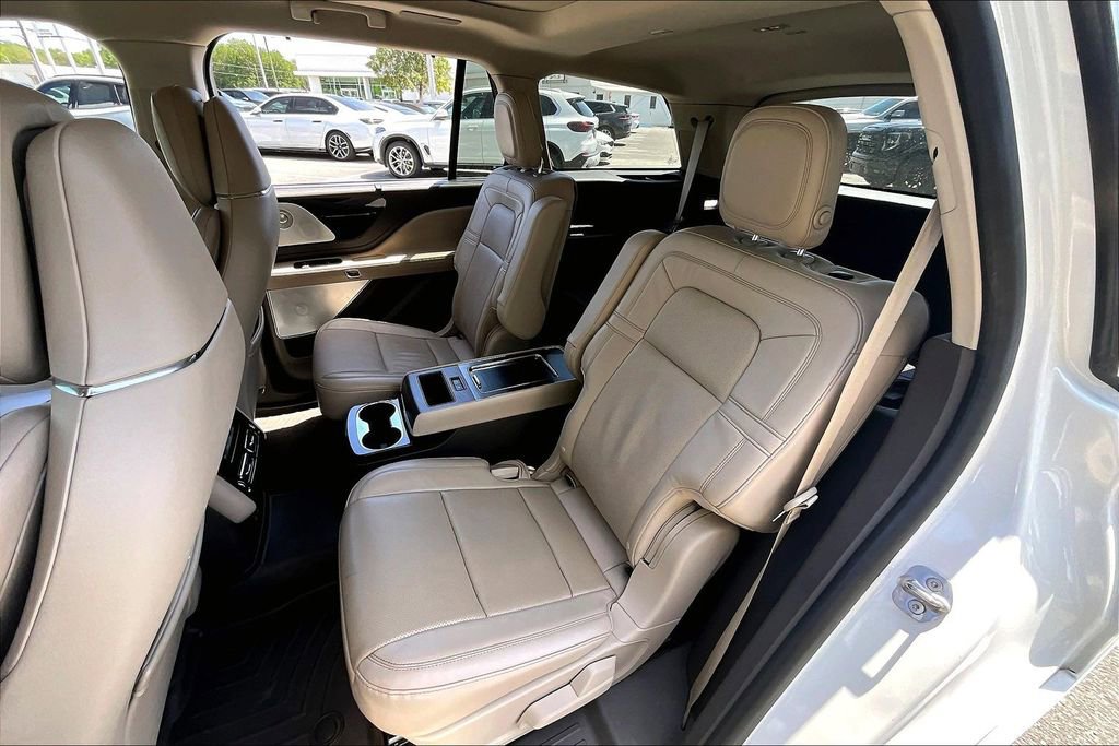 Used 2020 Lincoln Aviator Grand Touring w/ Equipment Group 301A AWD/4WD image 18