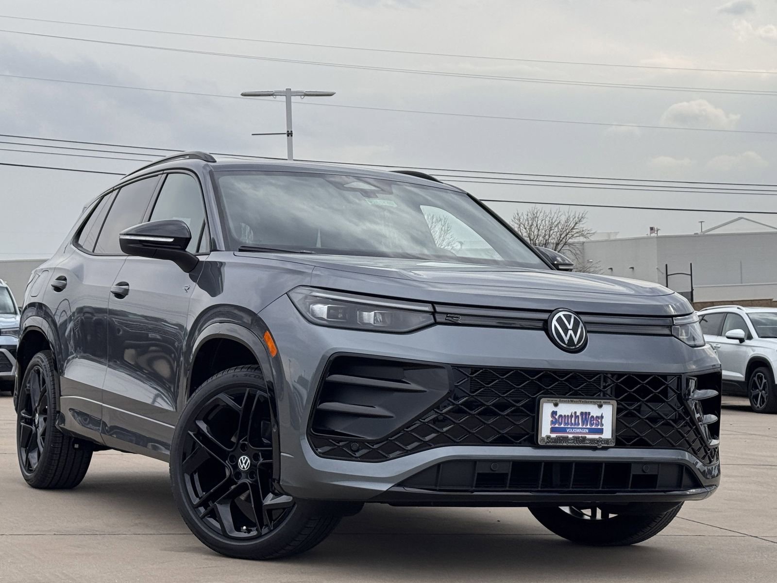 New 2026 Volkswagen Tiguan SE R-Line image 2