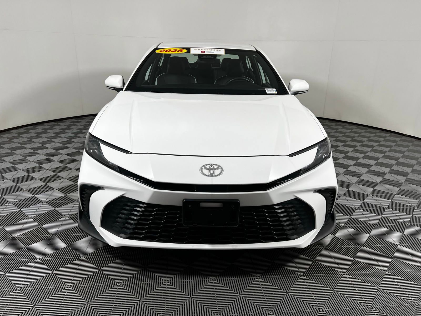 Certified 2025 Toyota Camry SE image 2