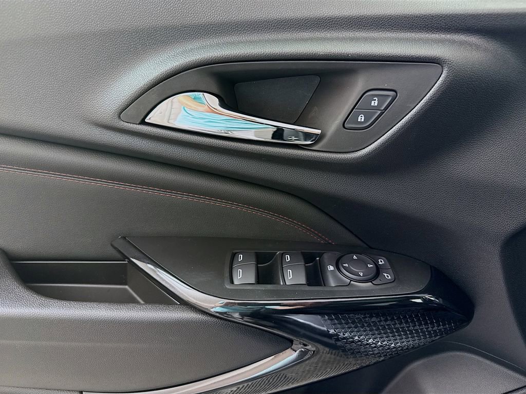 New 2026 Chevrolet Trax RS w/ Sunroof Package image 17