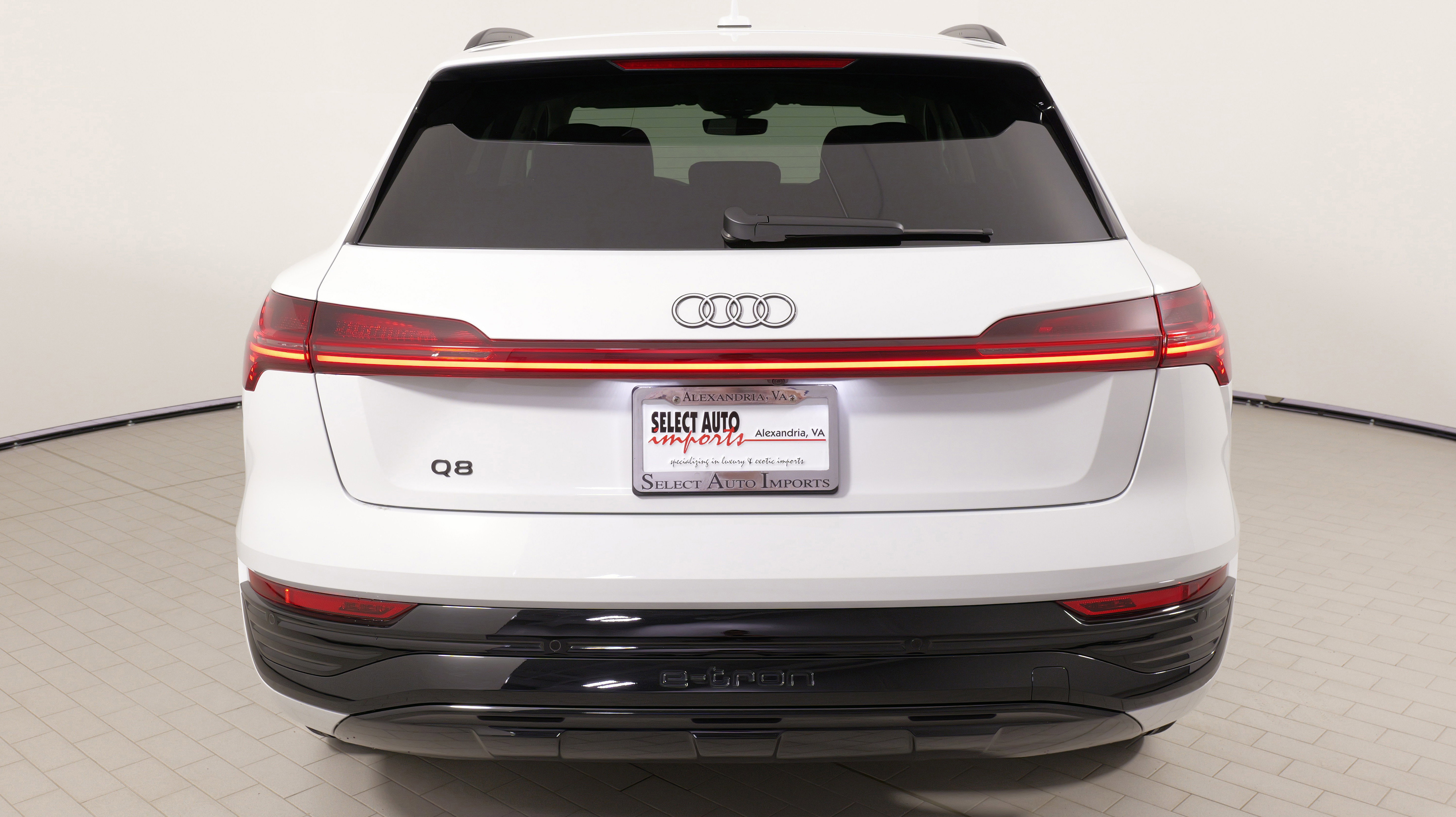 Used 2024 Audi Q8 e-tron Premium Plus w/ Premium Plus Package image 13
