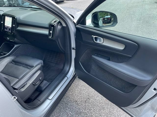 Certified 2023 Volvo XC40 B5 Plus w/ Protection Package Premier AWD/4WD image 14