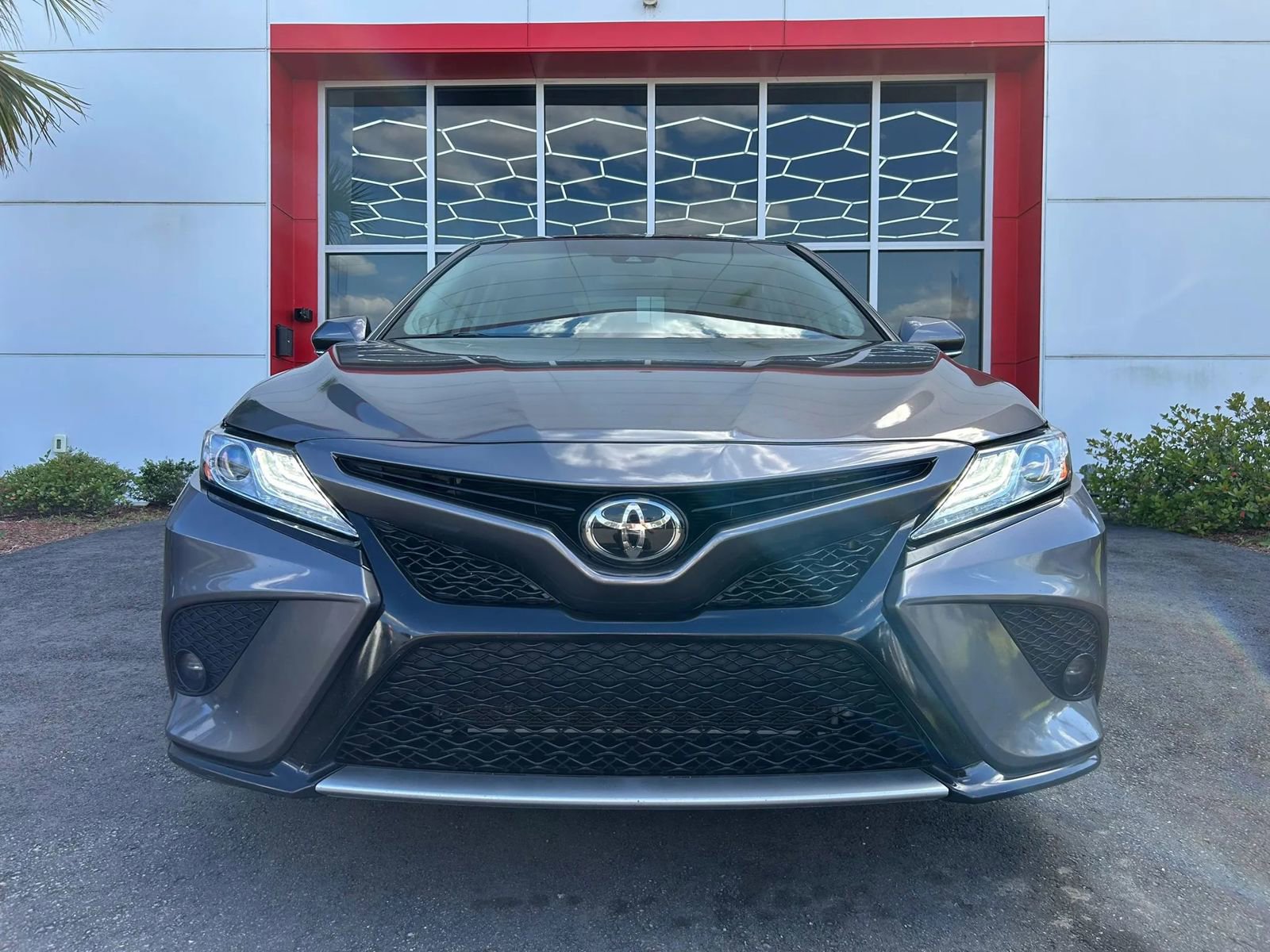 Used 2020 Toyota Camry XSE w/ Navigation Package FWD image 2