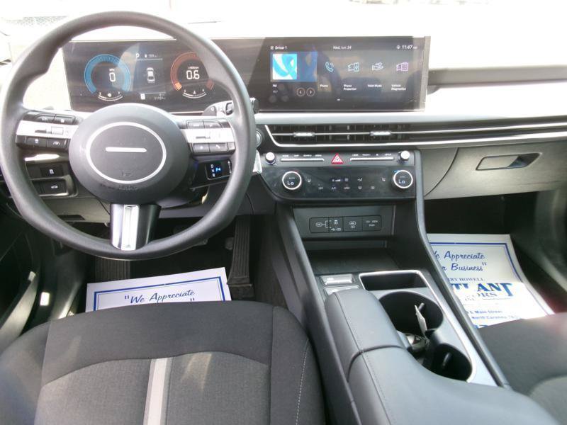 Used 2025 Hyundai Sonata SEL FWD image 11