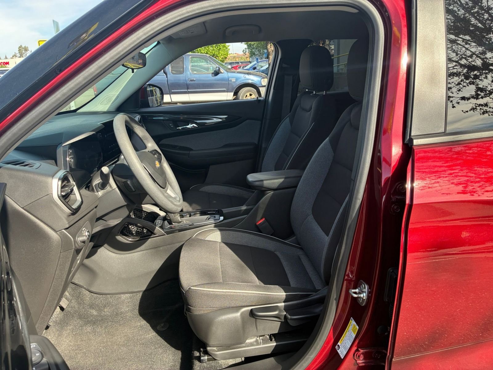 Used 2025 Chevrolet TrailBlazer LT image 25