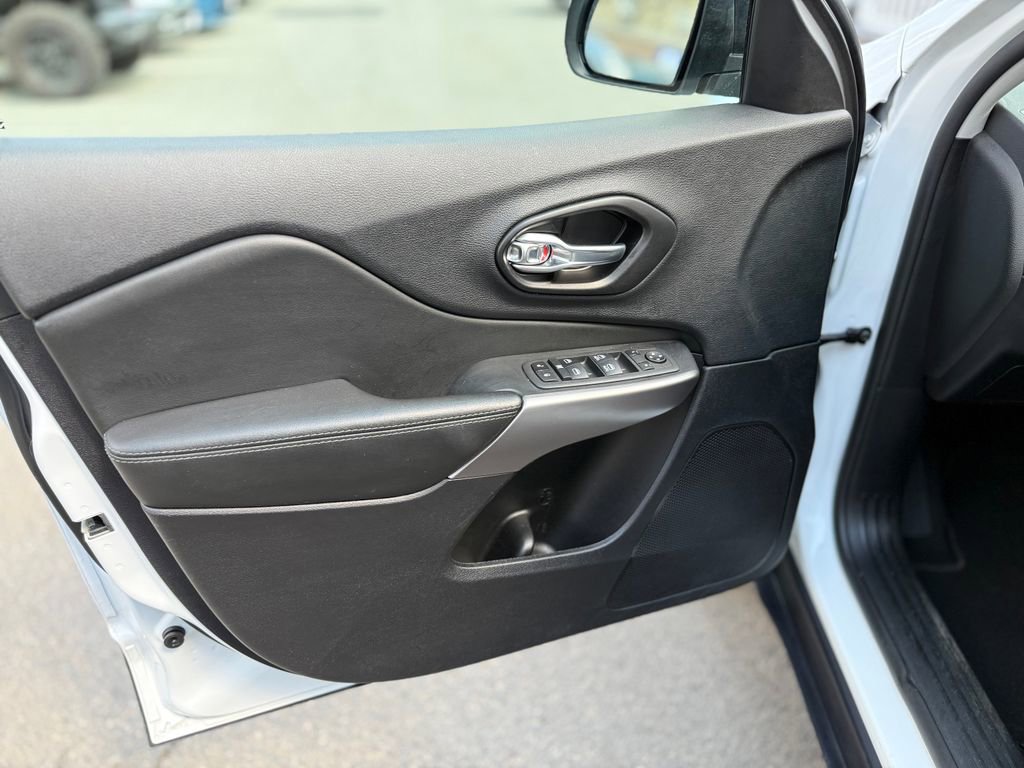 Used 2022 Jeep Cherokee Latitude Lux AWD/4WD image 20