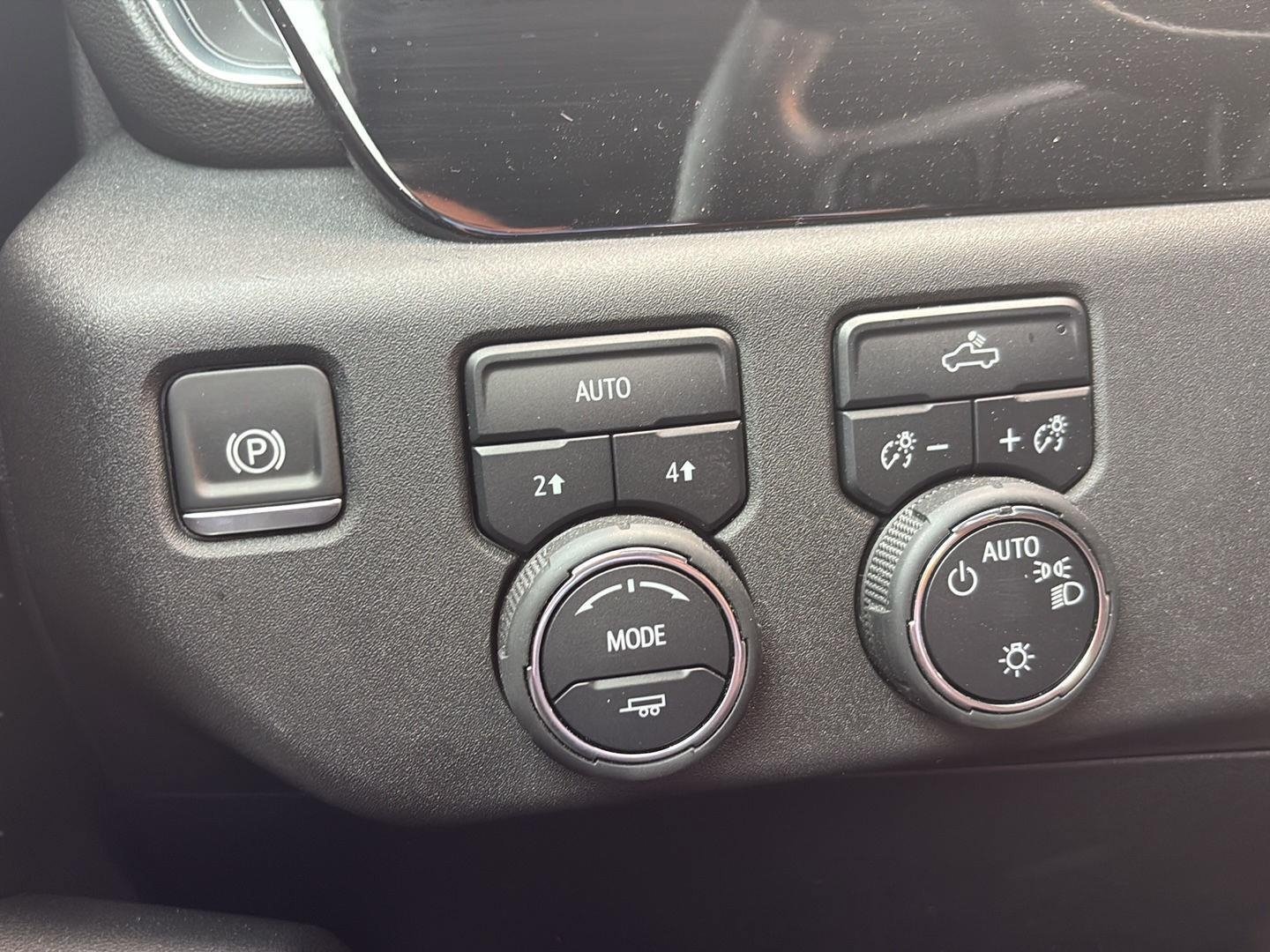 Used 2024 Chevrolet Silverado 1500 LT AWD/4WD image 23