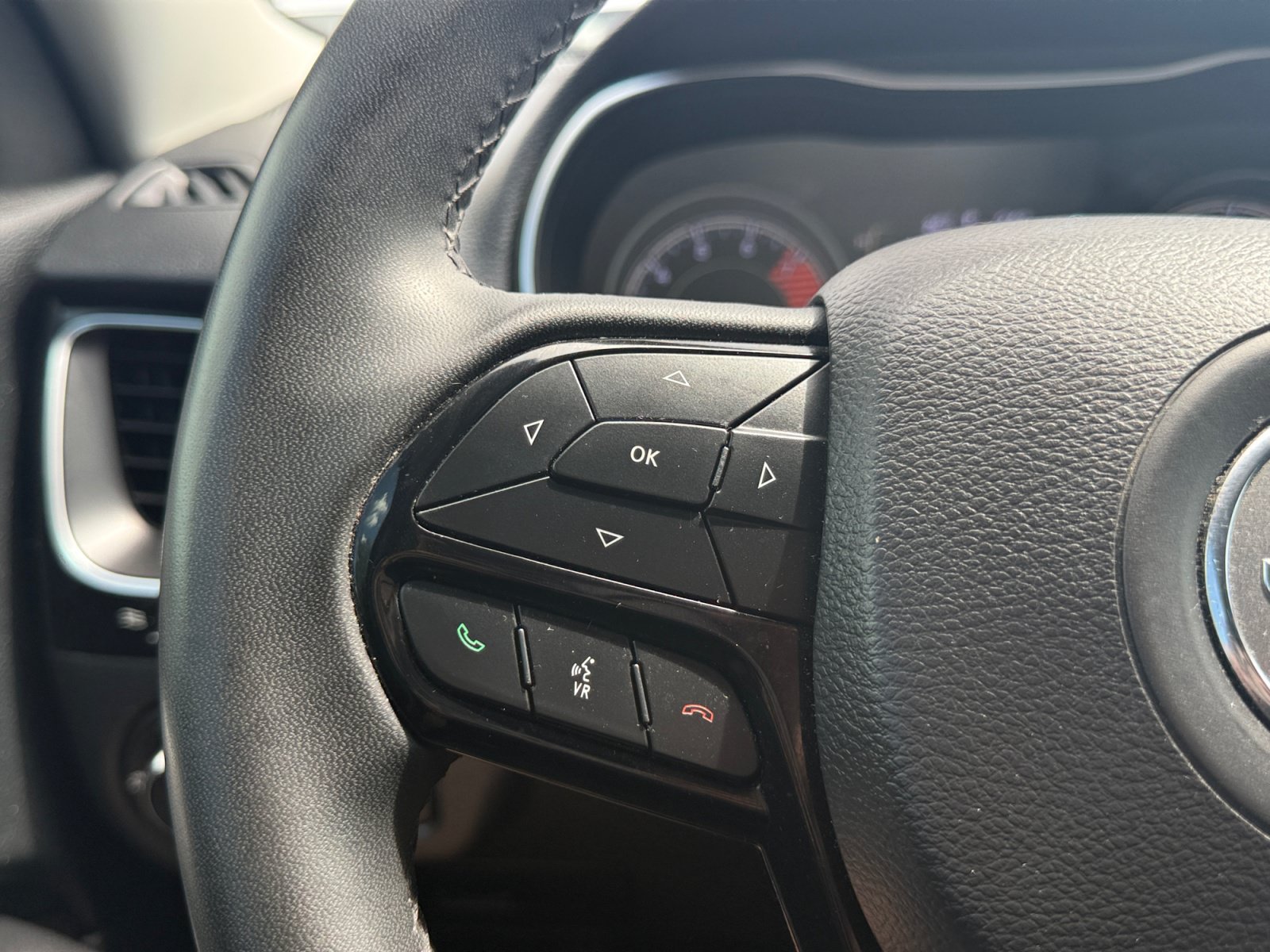 Used 2020 Jeep Cherokee Latitude Plus AWD/4WD image 19